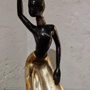 Africaineagenouille2