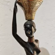 Africaineagenouille3