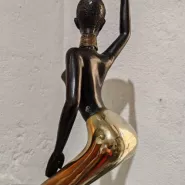 Africaineagenouille5