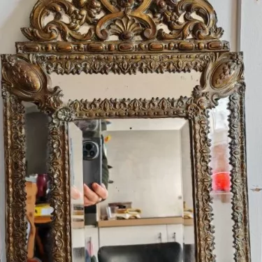 Mirror with frieze and hammered