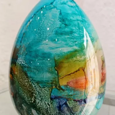 Oeuvre en Cristal, intitulé  Oeuf . de Sylvie Montagnon Réf 47