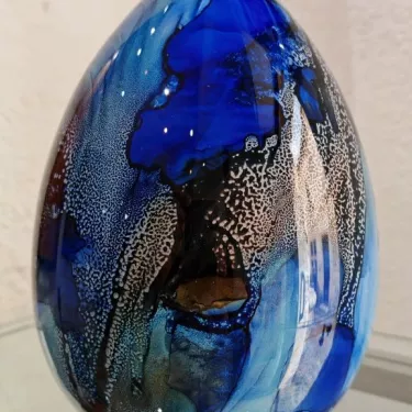 Oeuvre en Cristal, intitulé  Oeuf . de Sylvie Montagnon Réf 48