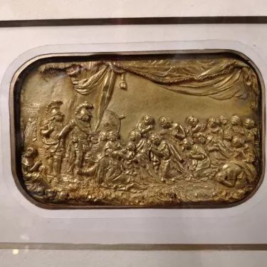 PIERRE-JOSEPH CHARDIGNY ( 1794-1866) Bas Relief en Laiton Doré repoussé et Ciselé - représentation des  Reines de Perses aux Pieds d'Alexandre Le Grand  par 