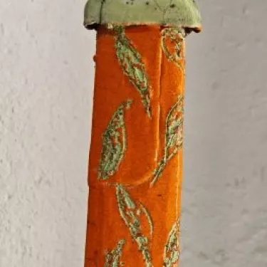 Sculpture, en céramique émaillée, dans la Technique Japonaise du RAKU. Intitulée  Africaine avec Bébé - Orangée Verte  Réf 18-I-4