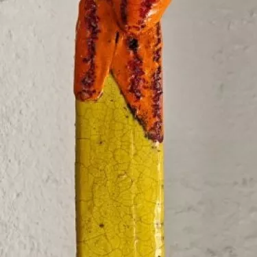 Sculpture, en céramique émaillée, dans la Technique Japonaise du RAKU. Intitulée  Africaine avec Bébé - Jaune Orangée  Réf 18-I-6