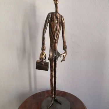 Sculpture - Bronze - Intitulée L'entrepreneur ou Le Businessman (18)