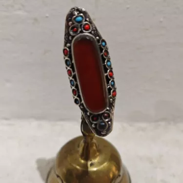 Long ring in silver-plated metal with natural stones