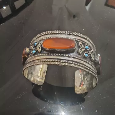 Bracelet Métal Argenté Ciselé Pierres Naturelles