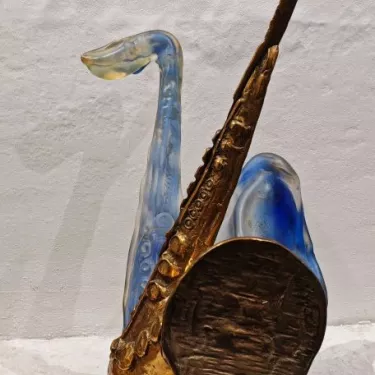 Bronze and pâte de verre sculpture entitled ‘Saxophonissimo’.d'Yves Lohé